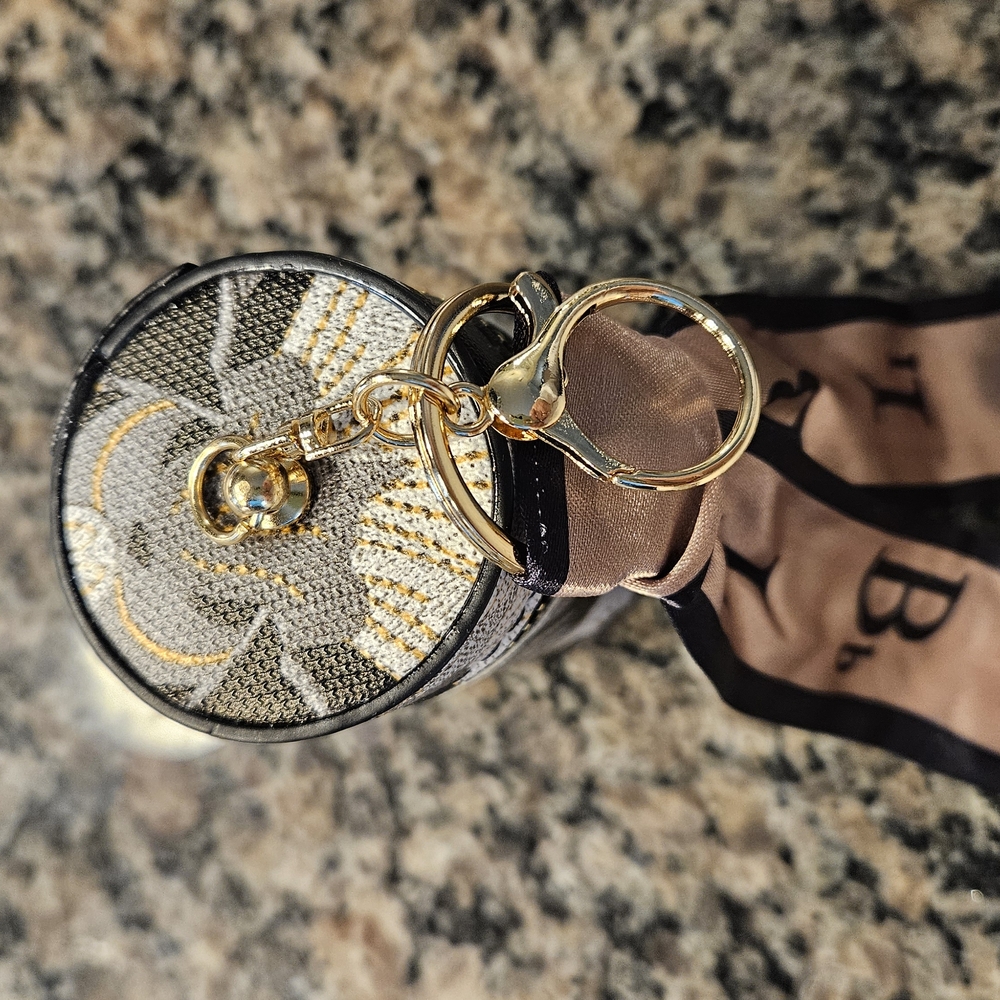 Floral Embossed Bucket Chain Key - Picture 6 of 6